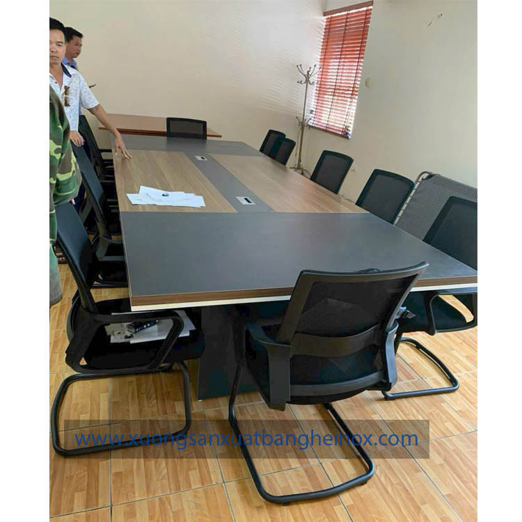 Bo-ban-ghe-phong-hop--ghe-chan-quy-lung-luoi--MS-GVH08